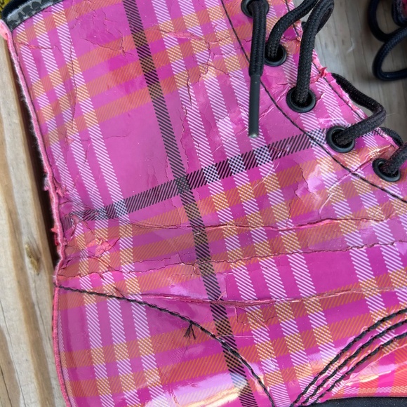 Dr. Martens Pink Plaid Lace-Up Boots – Women’s Size 9 - Picture 3 of 8